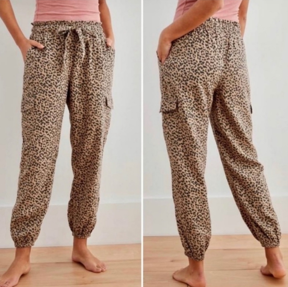NWT Aerie Cheetah Animal Print Linen Cargo Jogger Size Medium